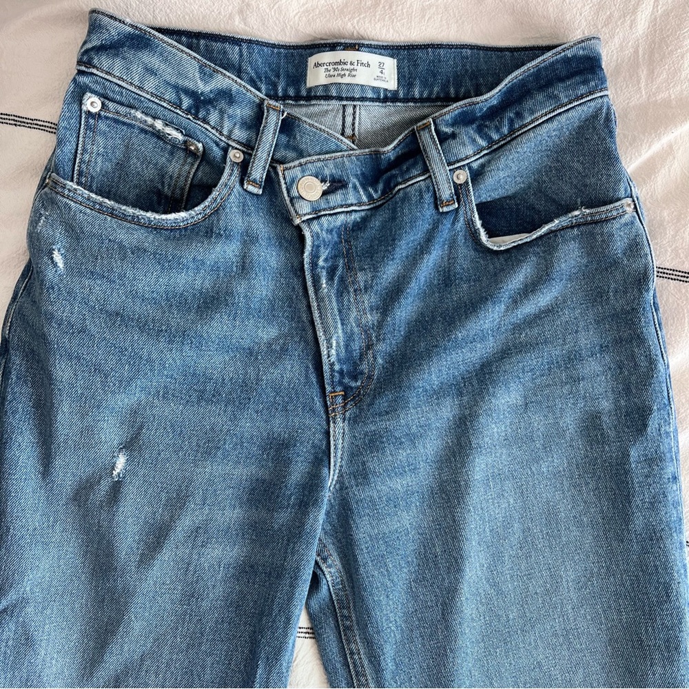 Abercrombie & Fitch 90s Straight Ultra High Rise Criss Cross Waist | 27/4s